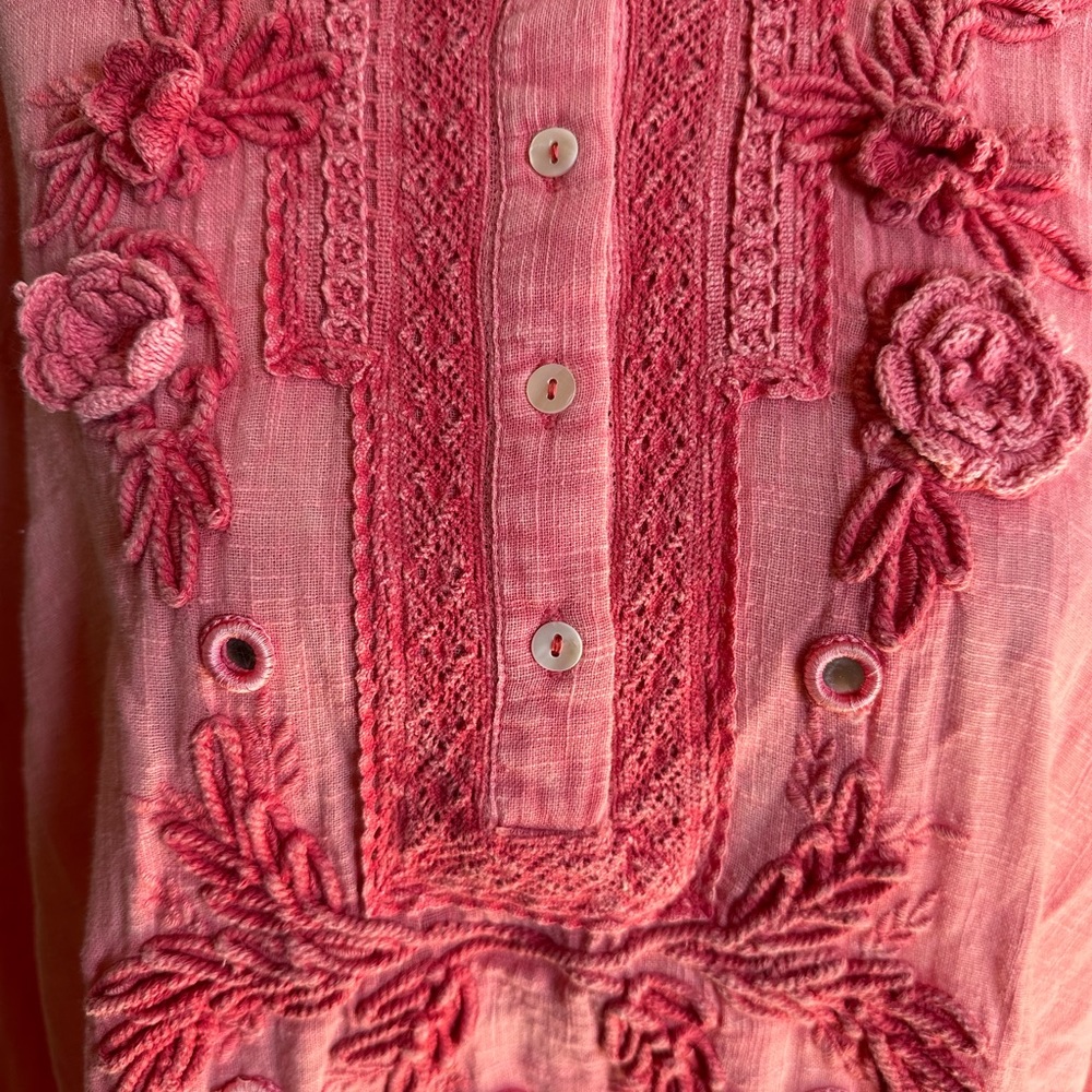 Soft Surroundings Long Sleeve Pink Top With Embroidered Flowers. Size Large - Picture 2 of 7